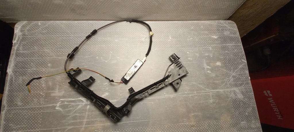 фото №1, Усилитель антенный кронштейн mercedes w204