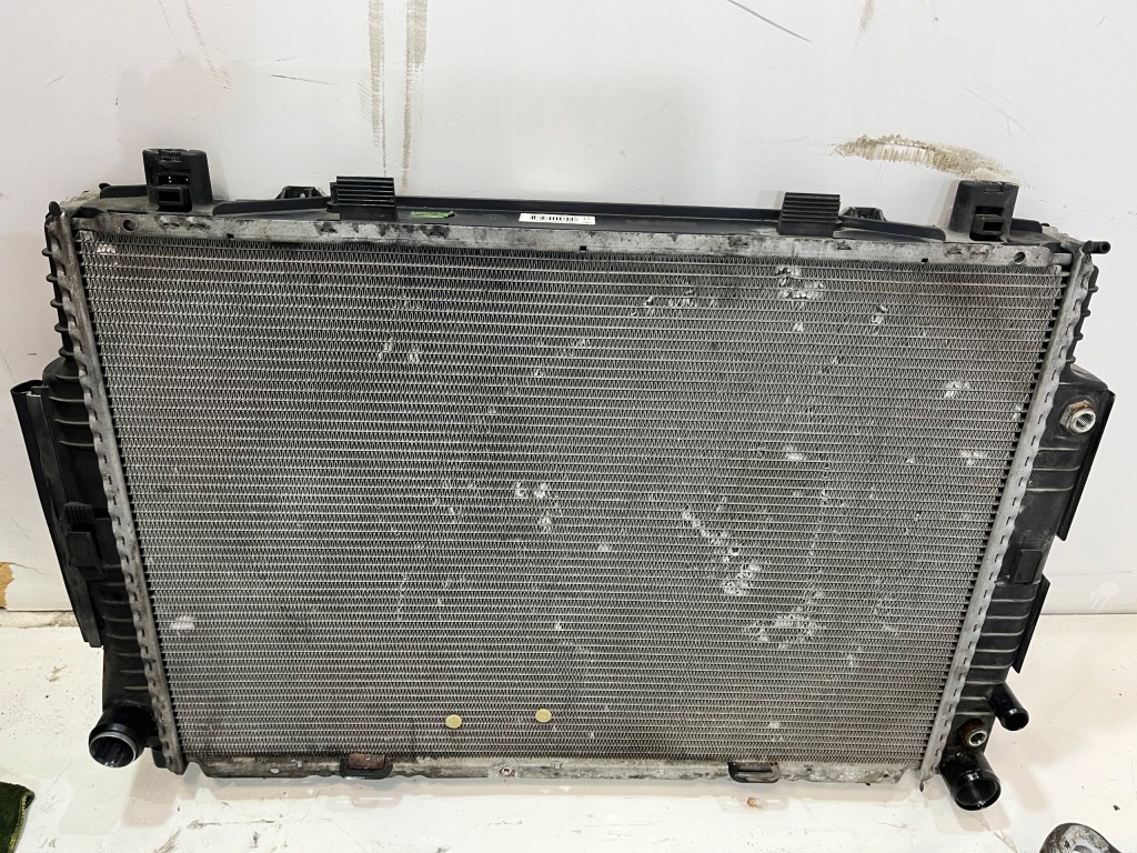 Купити Радіатор води mercedes w140 s500 1405001403