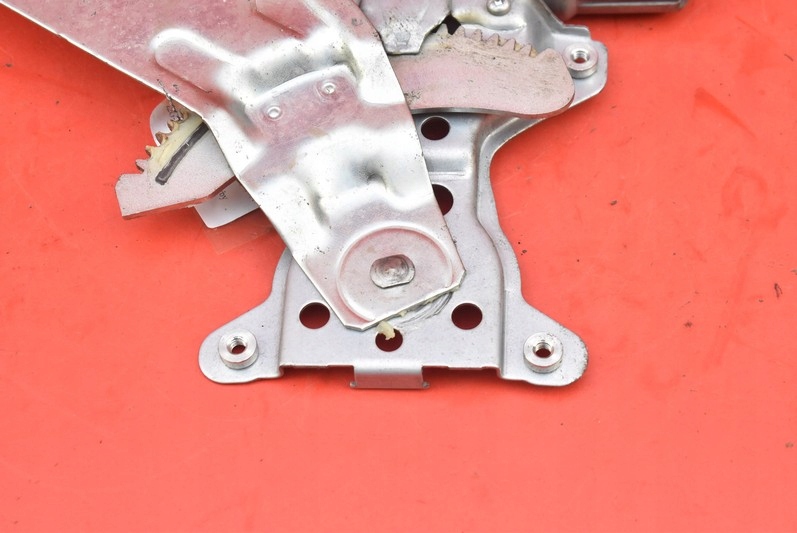 фото №10, Подъемник стекло левый задняя suzuki sx4 1 i