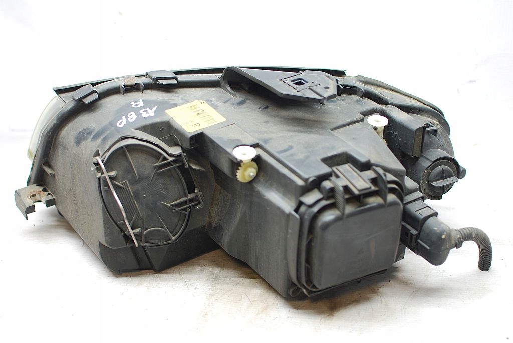 фото №12, Лампа правая передняя 8p0941004a оригинальная eu 1.6 fsi bag audi a3 8p 3d