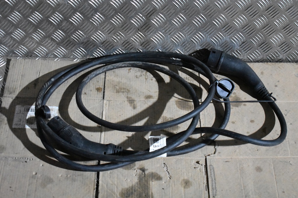 фото №1, Idealny шланг зарядки штекер porsche taycan 1