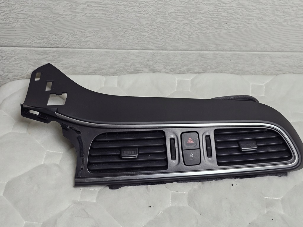 фото №1, Решітка обдув впуск середній kosnoli панелі renault kadjar