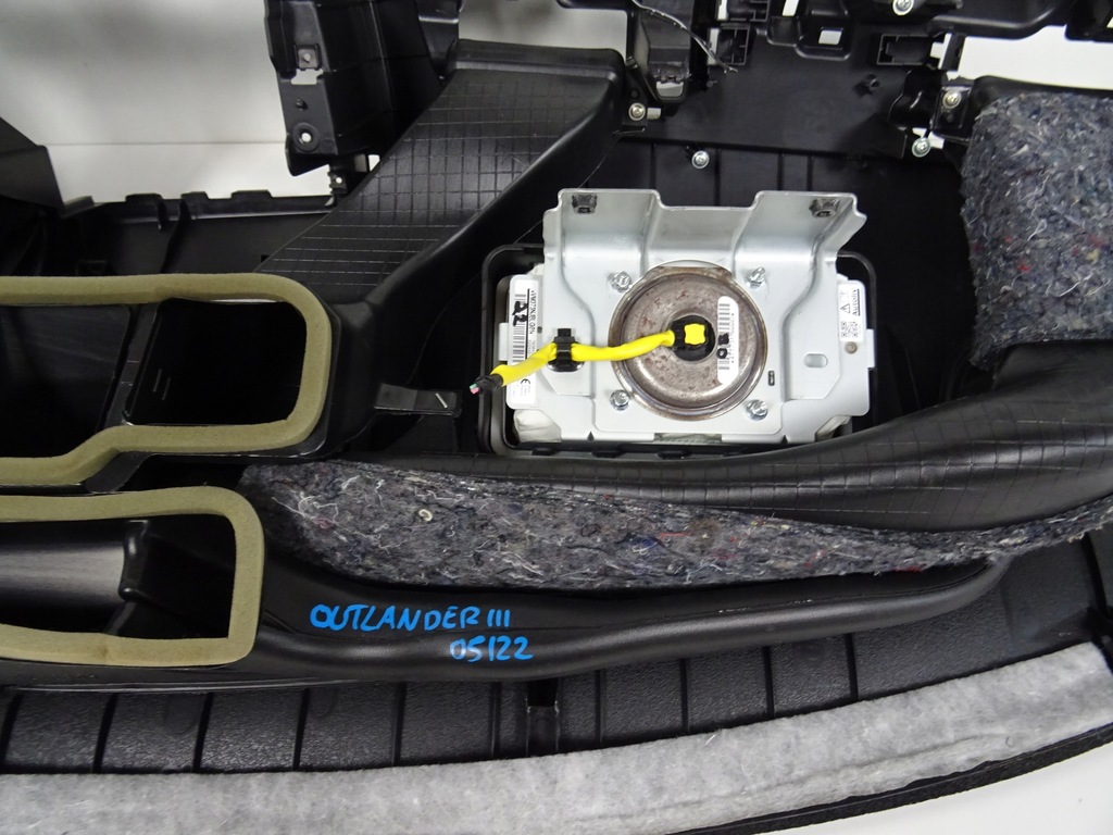 фото №11, Outlander iii lift консоль приборная панель приборная панель подушка безопасности подушки безопасности ремни