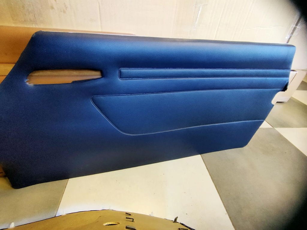 Обшивки двері mercedes 107 перед пара niebieskie Недорого