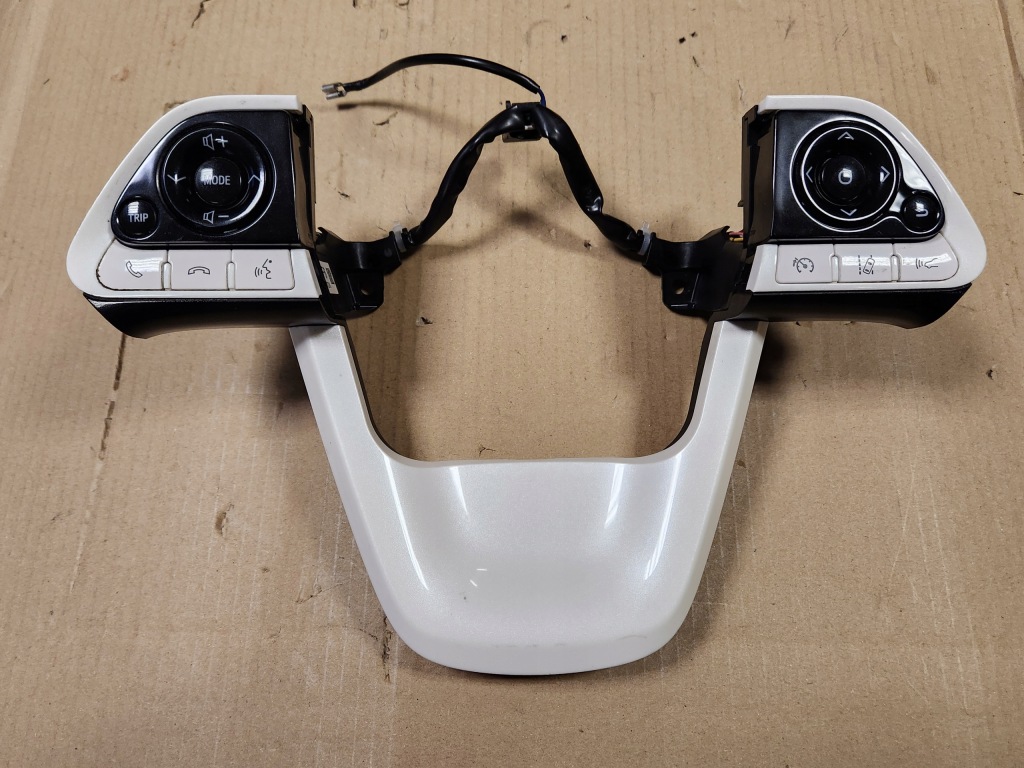 фото №1, Мультифункція керування з керма prius iv oryg.