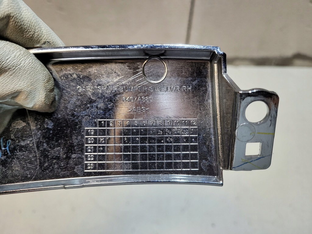 фото №6, Молдинг бампера правый перед space star iii 20+