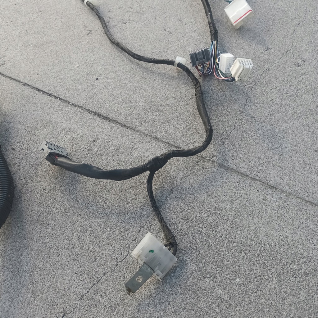 фото №8, Space star ii 13- дроти відсік двигуна