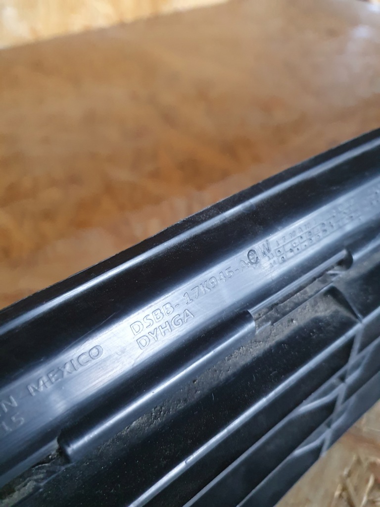 Ford fiesta mk7 решётка средняя бампера / решётка с Разборки