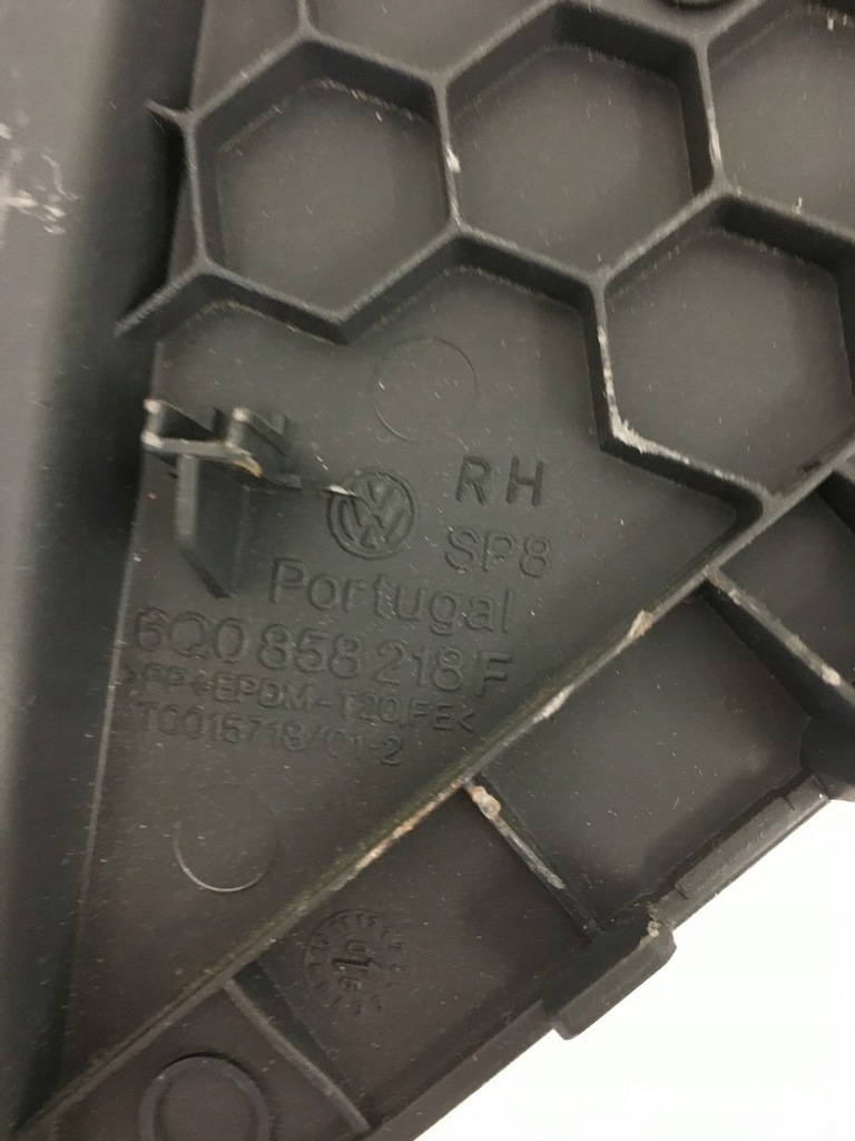 фото №16, Заглушка консоли панели vw polo 9n 6q0858218f