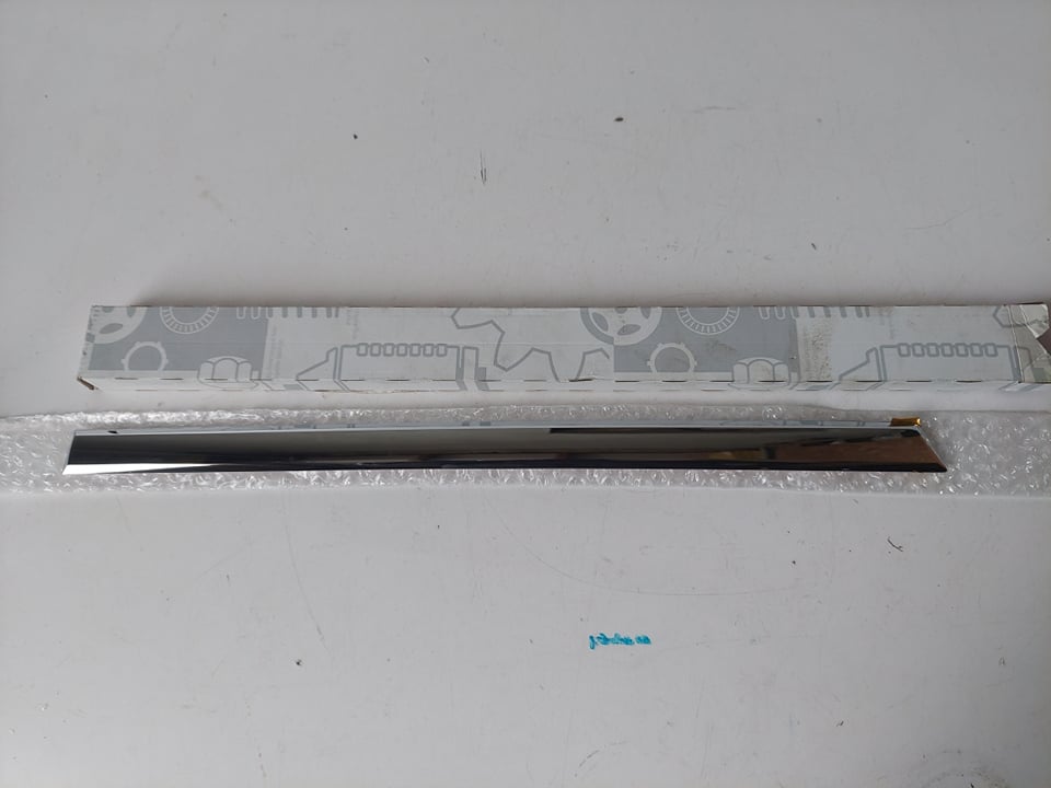 фото №1, Mercedes glk x204 08- молдинг двері правий задня хром