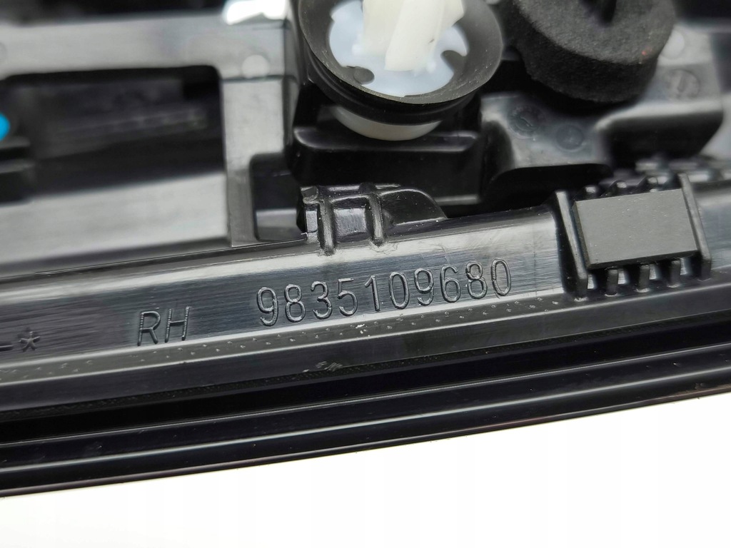 фото №15, Citroen c4 iii e-c4 2024 права сторона відбивач лампи задній