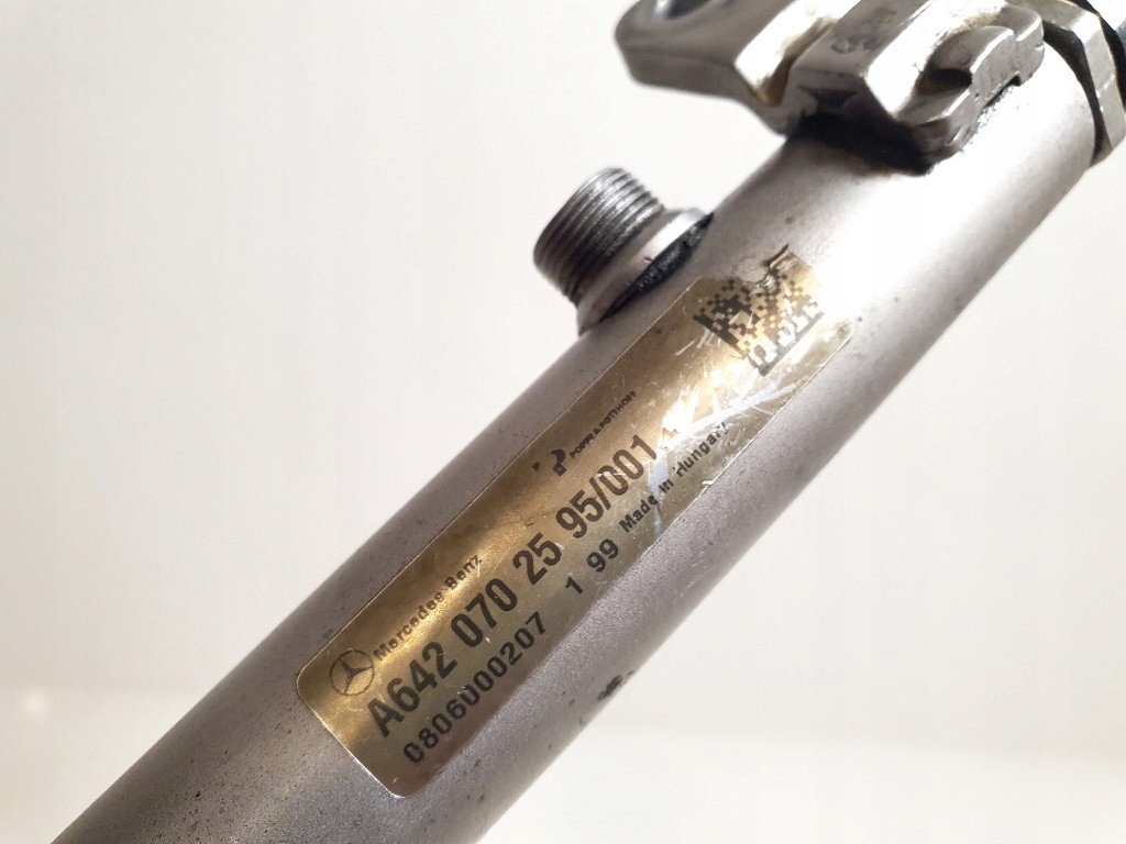 фото №2, Mercedes w251 3.0cdi молдинг впрыскная a6420702595