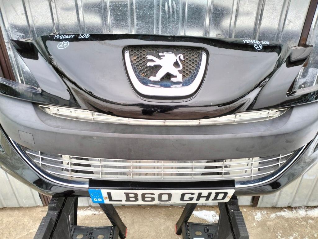Бампер перед передній peugeot 308 t7 2007-2011 чорний Зі Шроту
