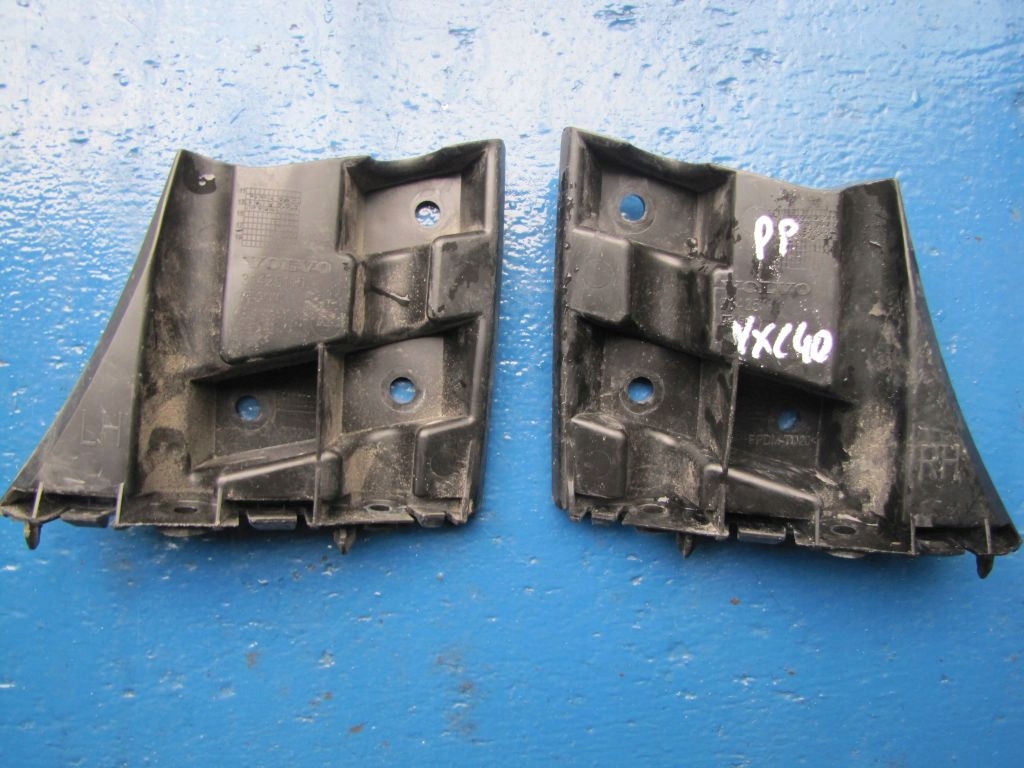 фото №1, Volvo v40 - напрямна бампера правий перед