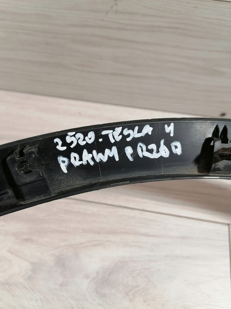 фото №10, Tesla y молдинг крыло правый перед 1658692-00-a