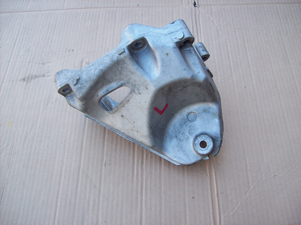 фото №1, Mercedes w205 кронштейн двигателя 1.6 r9ma500 a6262230100