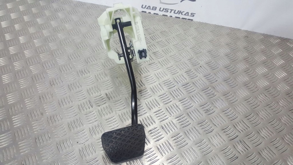 фото №1, Bmw 2 f22 f23 2016 педаль тормоза