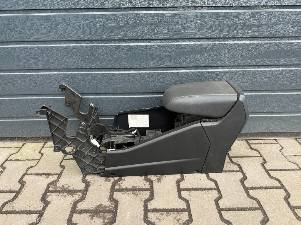 фото №1, Ford kuga mk2 lift 17r подлокотник кожа