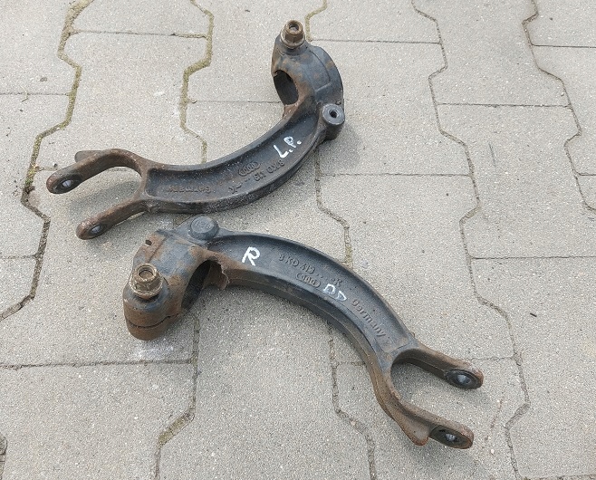 Купити Audi a4 b8 a5 q5 кронштейн амортизатор правий перед