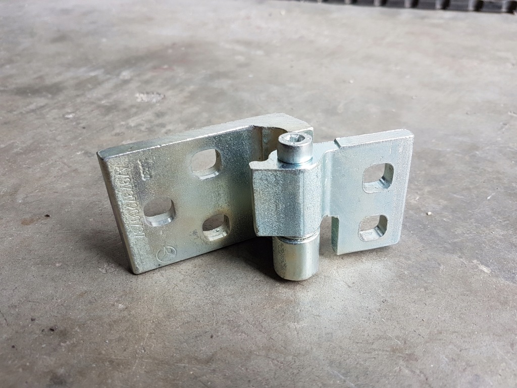 фото №1, Atego axor петля дверь левый нижний верхний oem 9737200737