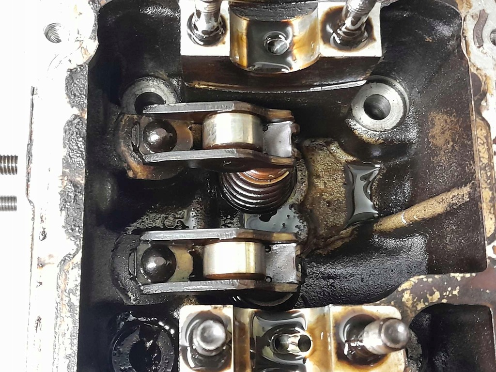 фото №12, Головка цилиндров вал audi a3 1.6 06b103373t