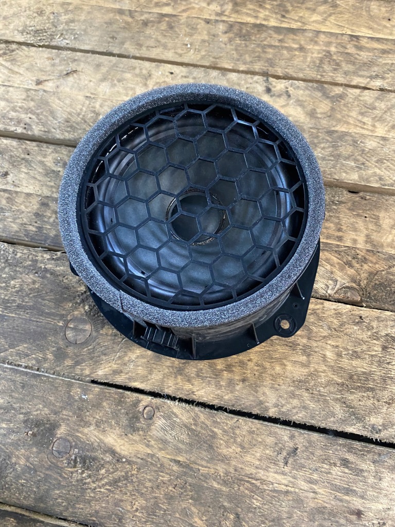 фото №1, Audi q7 4m динамик задний дверь 4m8035411a