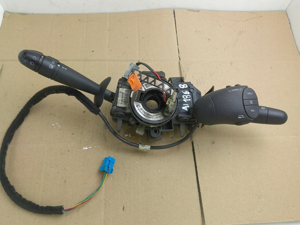 фото №1, Перемикач комбінований 8200379529 kangoo 1 i