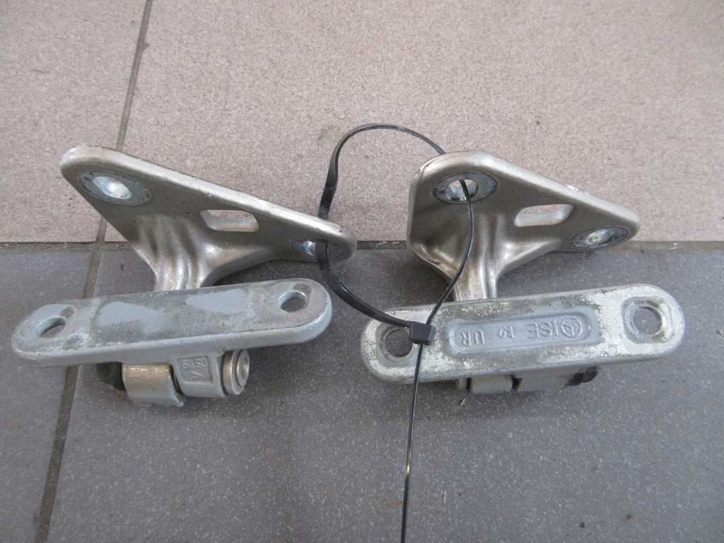 фото №1, Петлі двері правий перед mercedes w219 c219 cls c693