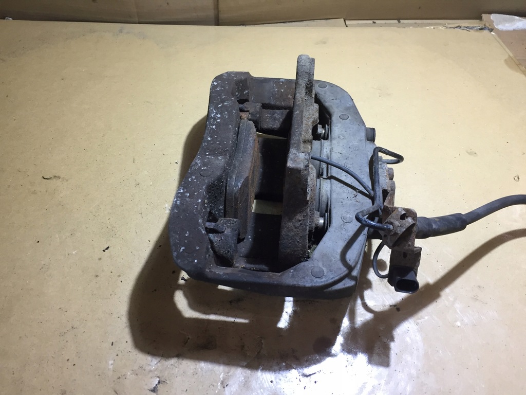 фото №7, A8 d3 суппорт тормозной левый перед 973 dwa поршни