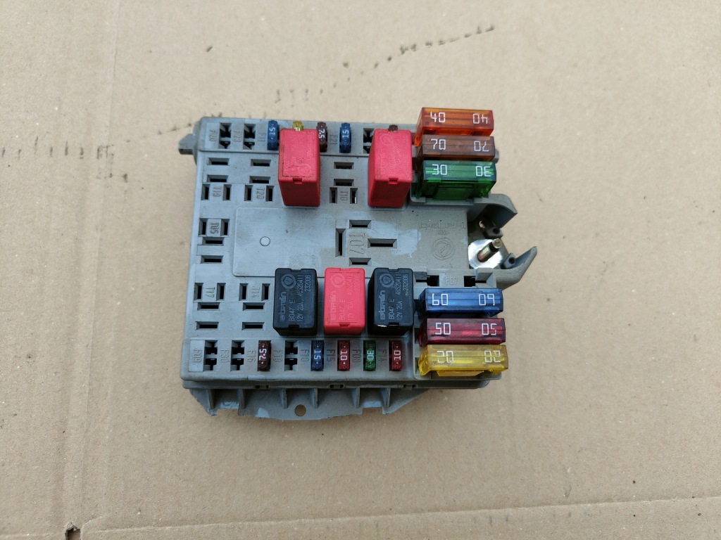 Купить Коробка предохранителей bsi 46760249 fiat punto 2