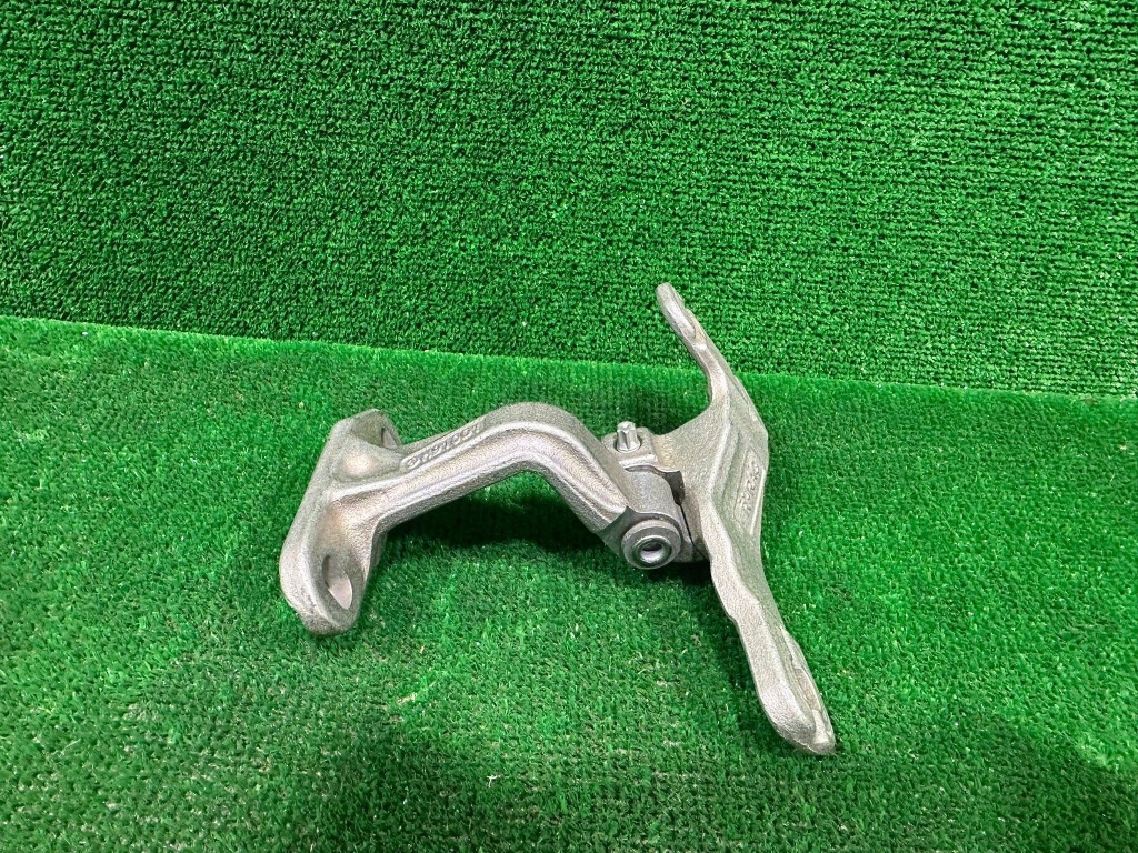 Петля дверей mercedes sprinter w907 w910 правий перед нижній новий оригінальний номер Недорого