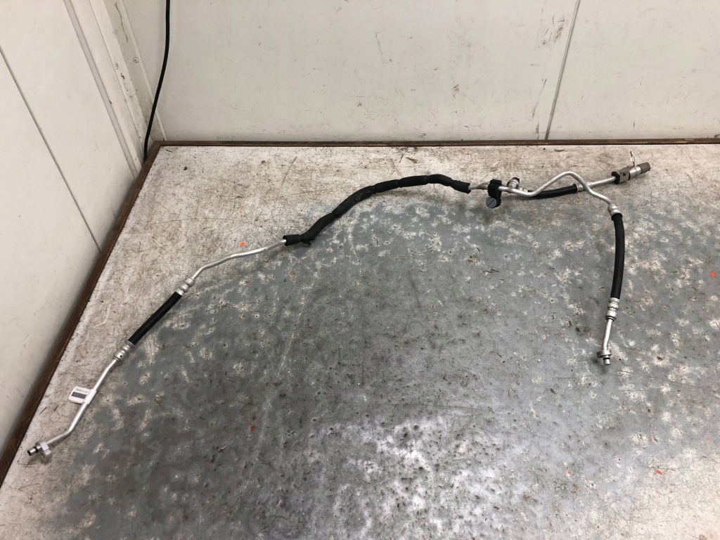 Купити Шланг кондиціонера jeep compass 2 p68302515ad