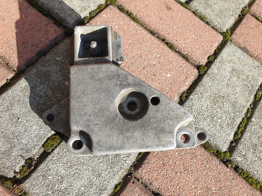 фото №1, Кронштейн кронштейн кронштейн двигуна renault clio ii 1.4 kangoo 7700419411 оригінальний номер