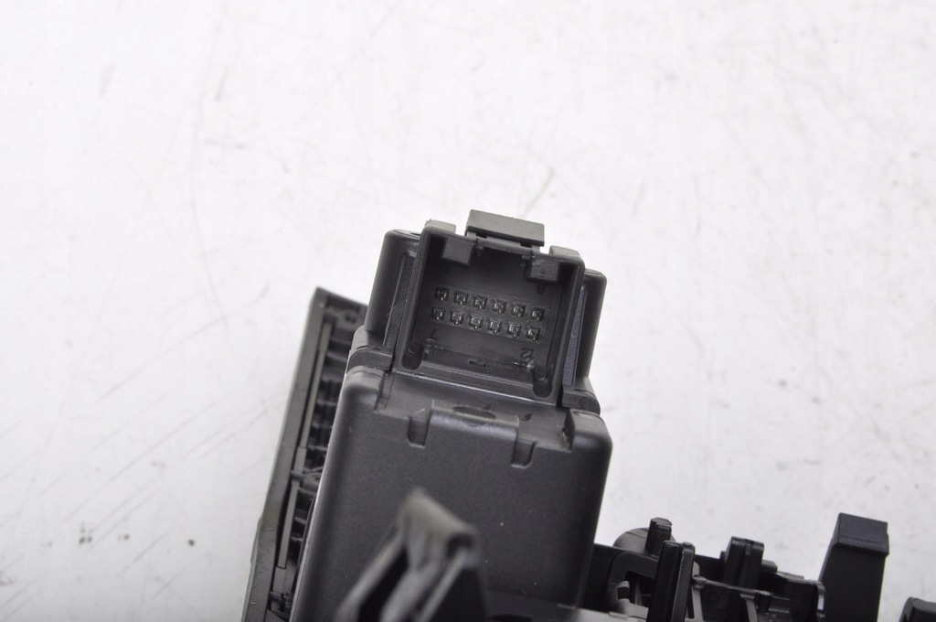 фото №8, Audi a4 b8 панель перемикачів 8t0919606