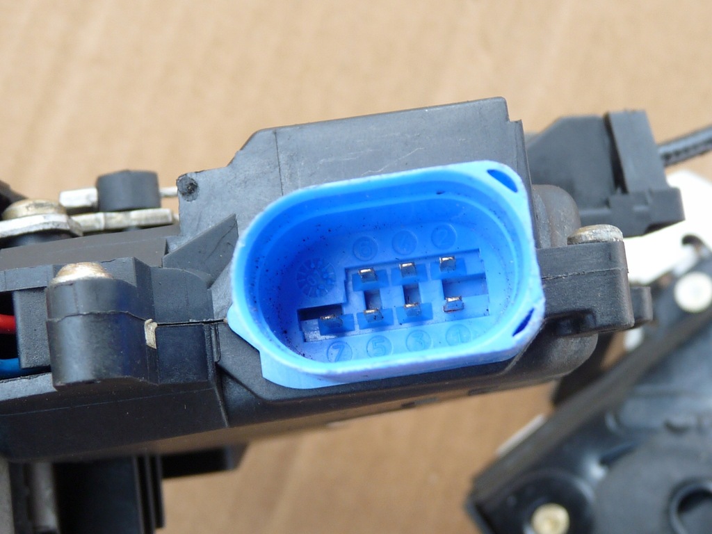 фото №9, Audi a8 d3 замок двері лівий задня 4e0839015 7 pin