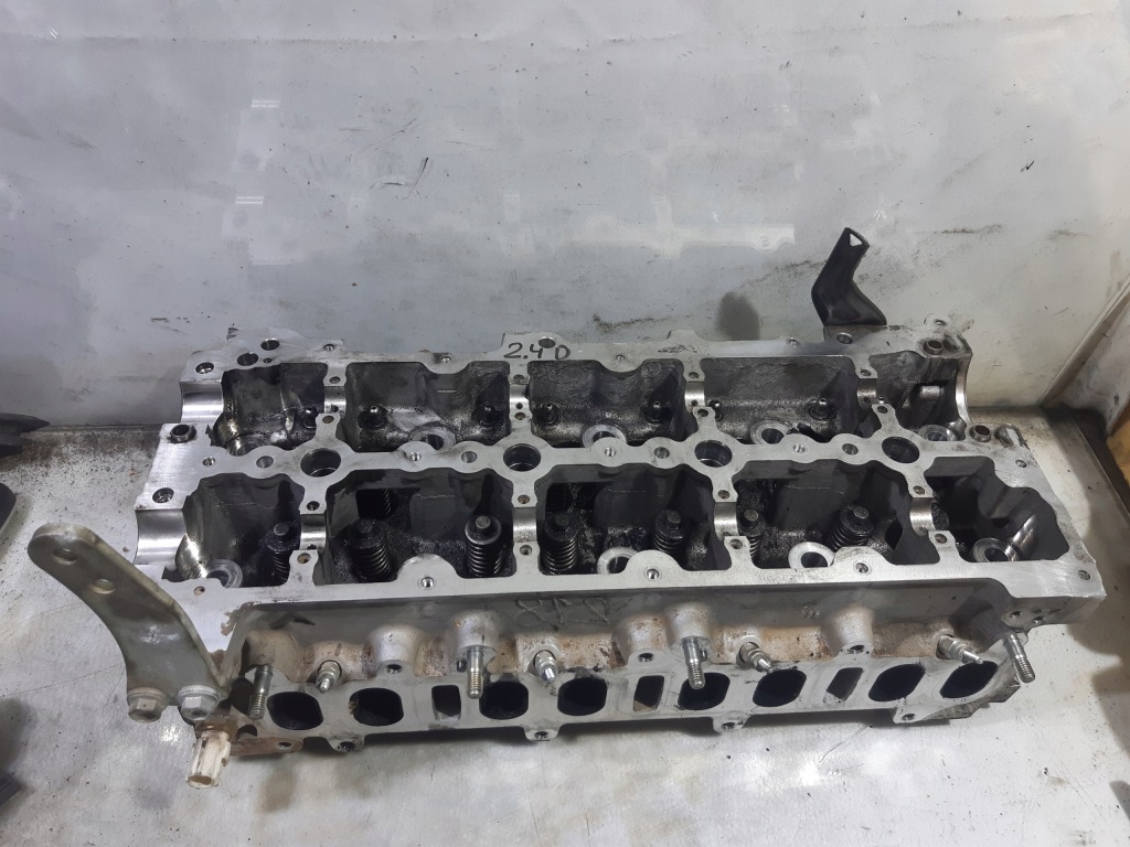фото №1, Головка двигателя toyota hilux viii 2.4d 2gdftv