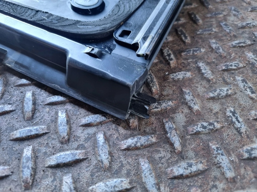 2023 tesla model y стекло боковая задняя 160080900c Цена