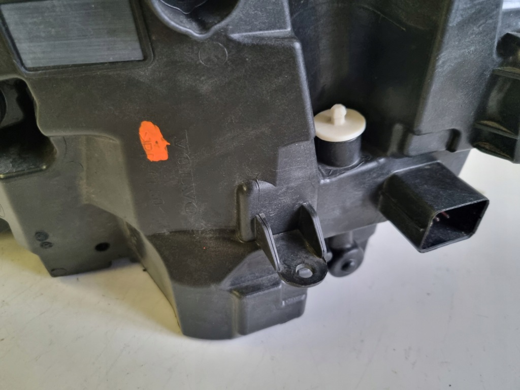 Фара правая  перед volvo xc60 2 рестайлинг  mid full led 32342517 с Разборки