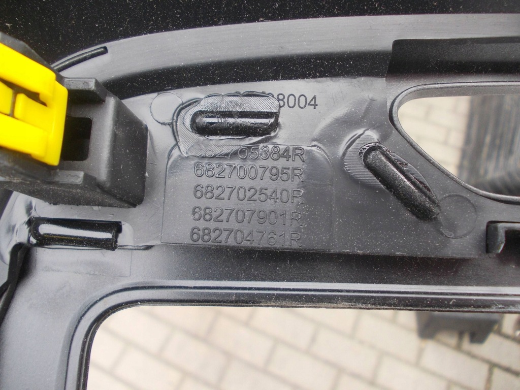 Купить Рамка средняя радио renault captur 1 682700795r