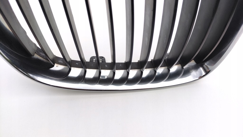 Bmw 1 e87 рестайлінг  решітка радіатора решітка радіатора решітка  радіатора права 7166440 kr164 Зі Шроту