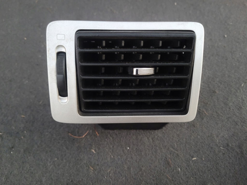 фото №5, Решітка обдув ліва права peugeot 307 i 2001-08