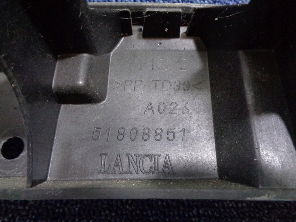 фото №8, Направляющая бампера lancia delta 3 iii задний средний