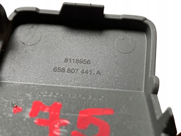 фото №3, Skoda kamiq заглушка бампера фаркоп задняя