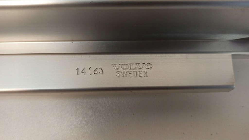 фото №5, Volvo v70 направляющая багажника левая