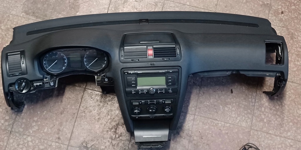 фото №1, Приборная панель rozdzielcza-skoda octavia2