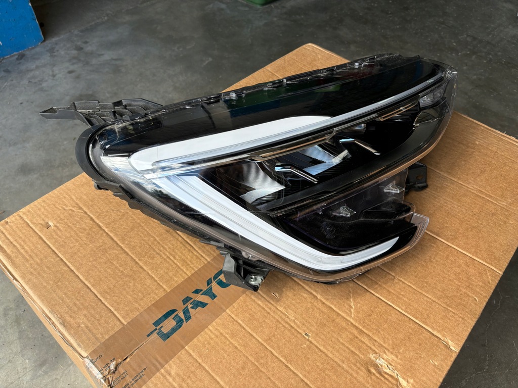 фото №3, Лампа передняя правая led renault arkana 260107780