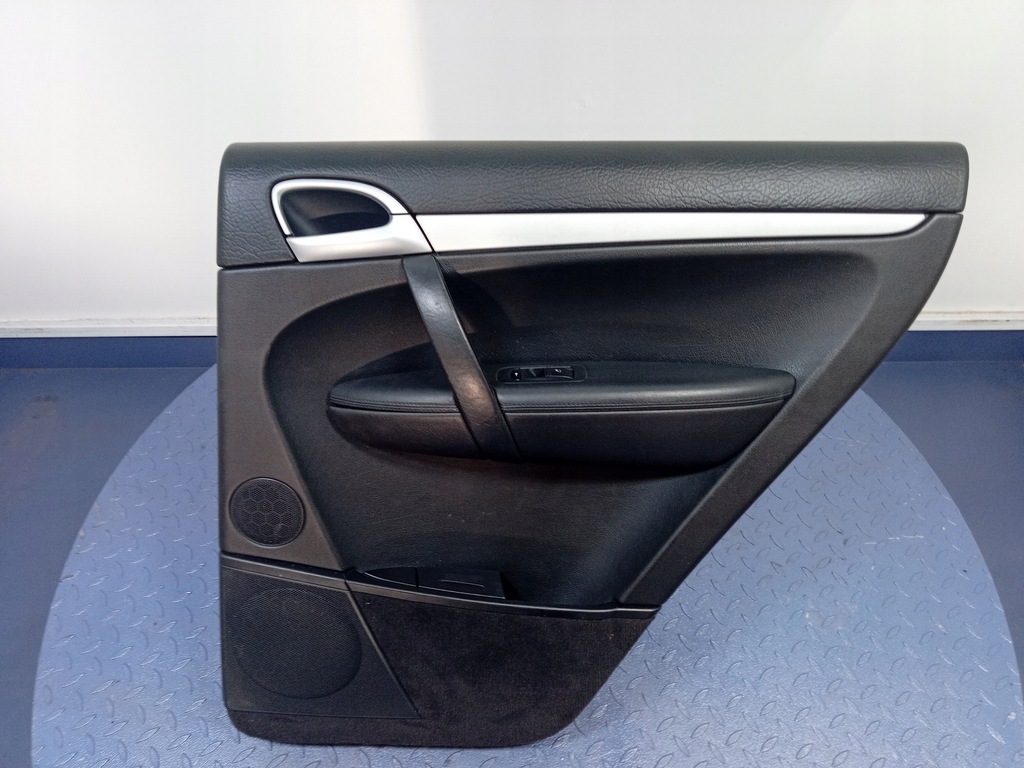 фото №1, Porsche cayenne i обивка обшивка дверь задняя правый