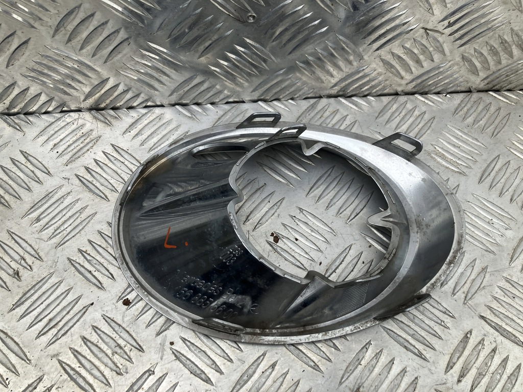 фото №1, Решётка рамка противотуманной фары левый перед mercedes gla x156