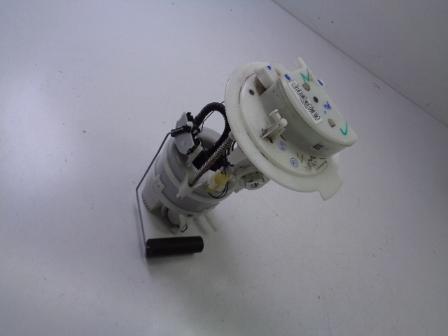 фото №1, Насос топлива peugeot 3008 ii lift 1.6 гибрид 2021 rok