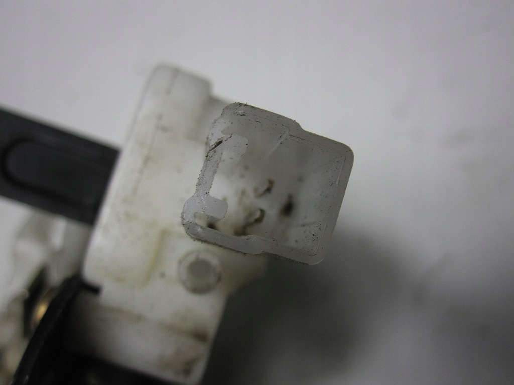 фото №3, Замок крышки задняя задний mazda 3 03r 2pin